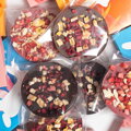 Veľká noc- ChocoWheel RUBY čokoláda so sušeným ananásom a jahodami 20g