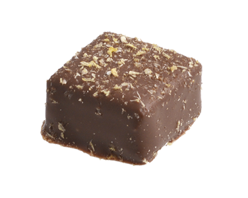 Čokoládovo-smotanová ganache so zeleným voňavým čajom, zázvorom, s pridaním pomarančovej a citrónovej kôry v mliečnej čokoláde